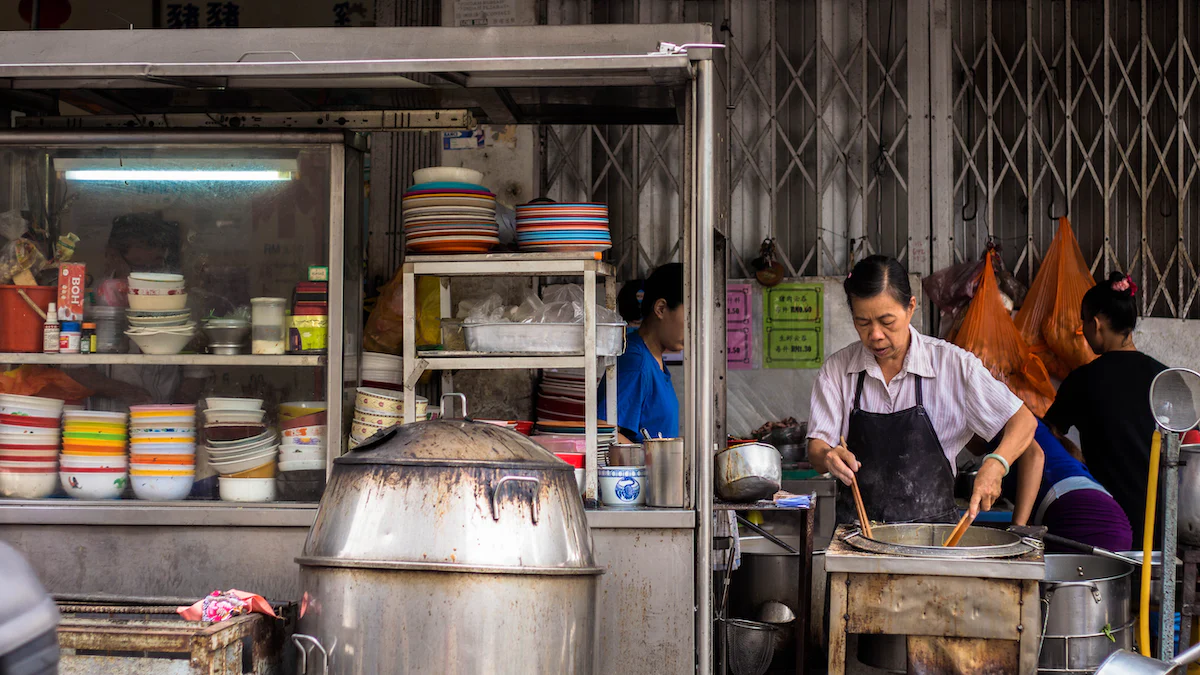 Exploring the Top Hawker Centers in Singapore for Michelin-Star Street Food